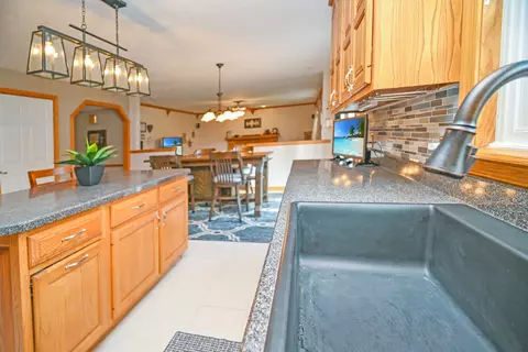 Kitchen - 26 Pebblebrook Ct, Bloomington, IL 61705 photo 5 of 25
