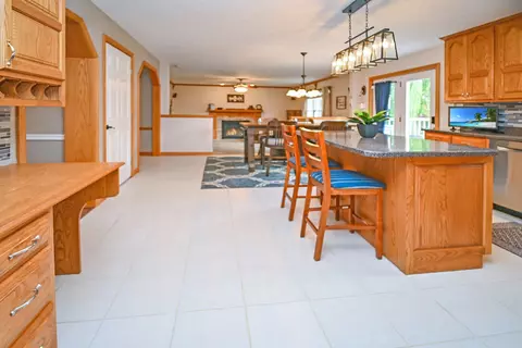 Kitchen - 26 Pebblebrook Ct, Bloomington, IL 61705 photo 18 of 25