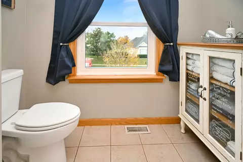 Bath - 26 Pebblebrook Ct, Bloomington, IL 61705 photo 11 of 16