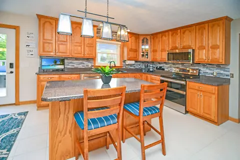 Kitchen - 26 Pebblebrook Ct, Bloomington, IL 61705 photo 9 of 25