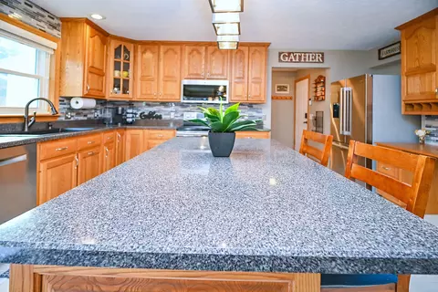 Kitchen - 26 Pebblebrook Ct, Bloomington, IL 61705 photo 6 of 25