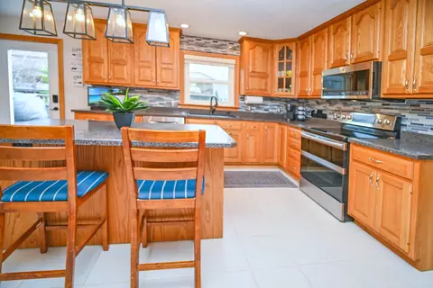 Kitchen - 26 Pebblebrook Ct, Bloomington, IL 61705 photo 16 of 25