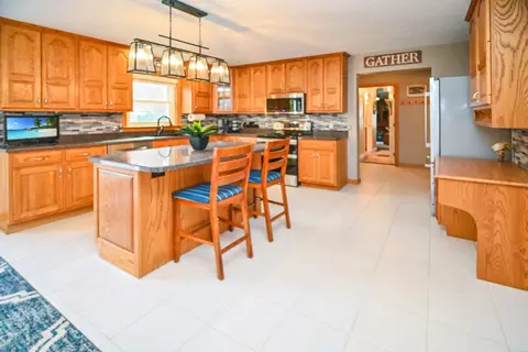 Kitchen - 26 Pebblebrook Ct, Bloomington, IL 61705 photo 10 of 25