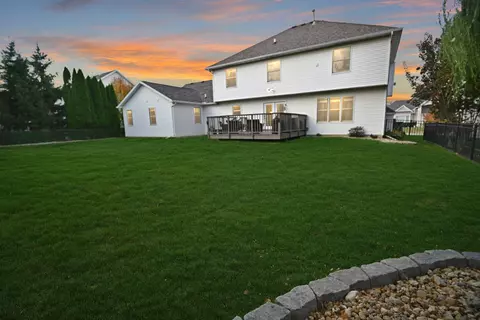 Exterior - 26 Pebblebrook Ct, Bloomington, IL 61705 photo 3 of 5