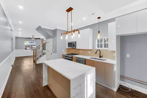 8434 S Burnham Ave, Chicago, IL 60617 photo 11