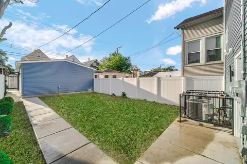 8434 S Burnham Ave, Chicago, IL 60617 photo 4