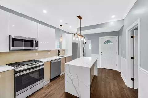 8434 S Burnham Ave, Chicago, IL 60617 photo 10