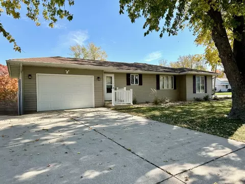 308 W 2nd St, Lostant, IL 61334