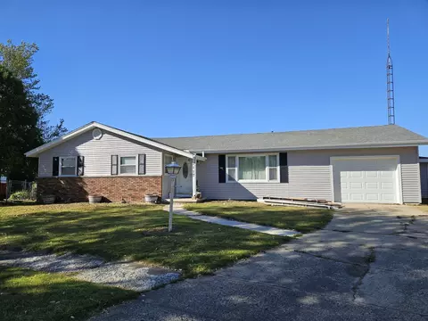 1117 N 32nd St, Mattoon, IL 61938