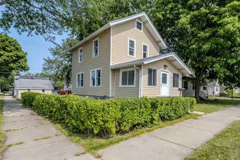 851 Spruce St, Aurora, IL 60506