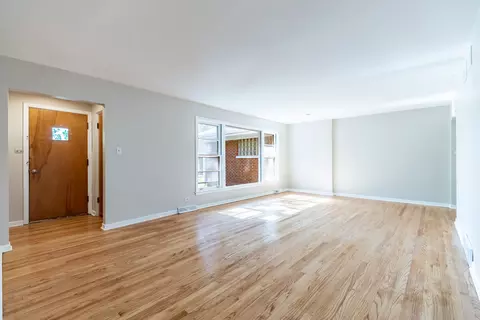 Living - 2803 Wallace Dr, Flossmoor, IL 60422 photo 1 of 2