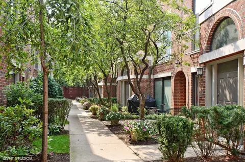 2520 N Sheffield Ave #O, Chicago, IL 60614