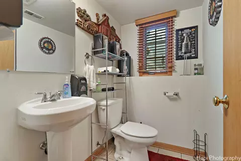 Bath - 38480 N 3rd Ave N, Spring Grove, IL 60081 photo 3 of 3