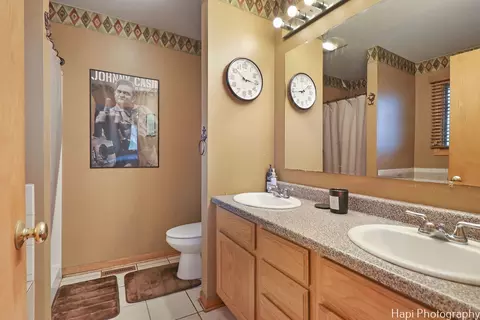 Bath - 38480 N 3rd Ave N, Spring Grove, IL 60081 photo 1 of 3