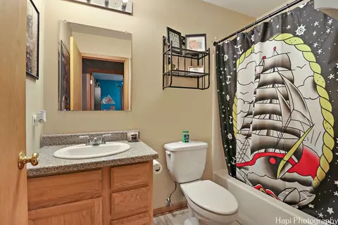 Bath - 38480 N 3rd Ave N, Spring Grove, IL 60081 photo 2 of 3