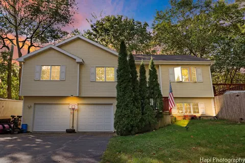38480 N 3rd Ave N, Spring Grove, IL 60081