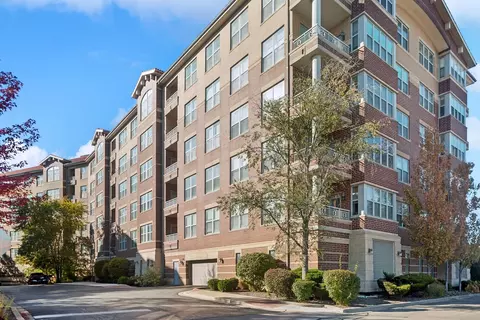 9360 Skokie Blvd #213, Skokie, IL 60077