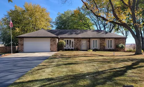 5267 S Mill Pond Rd, Rochelle, IL 61068