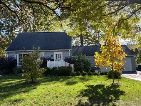 3619 Illinois Rd, Wilmette, IL 60091