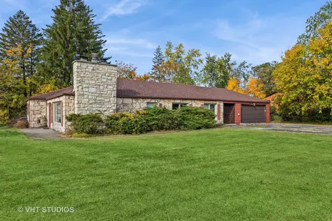 9346 S 84th Ave, Hickory Hills, IL 60457