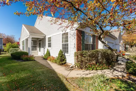1521 Waterside Dr, Dekalb, IL 60115