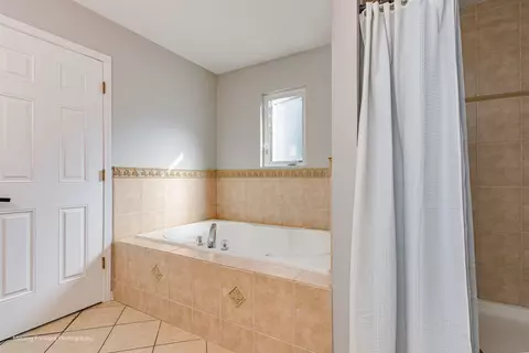 Bath - 16023 Trumbull Ave, Markham, IL 60428 photo 3 of 5