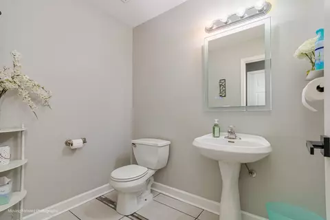 Bath - 16023 Trumbull Ave, Markham, IL 60428 photo 1 of 5