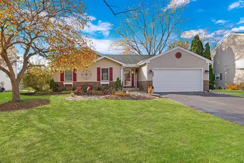 1019 Wembley Dr, Island Lake, IL 60042