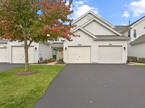 17889 W Braewick Rd, Gurnee, IL 60031