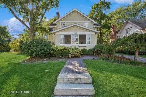 306 Forest Ave, Glen Ellyn, IL 60137