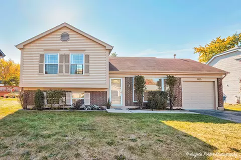 1865 De Forest Ln, Hanover Park, IL 60133