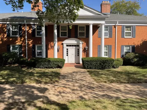 520 Devonshire Ln #18, Crystal Lake, IL 60014
