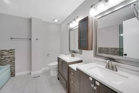 Bath - 1167 Longford Rd, Bartlett, IL 60103 photo 3 of 4