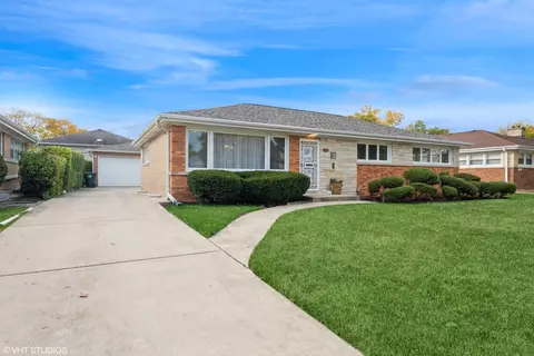 7344 N Kilbourn Ave, Lincolnwood, IL 60712