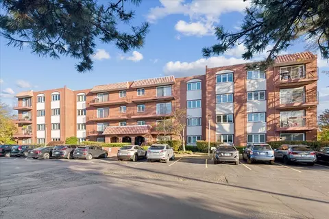 2066 Saint Johns Ave #308, Highland Park, IL 60035