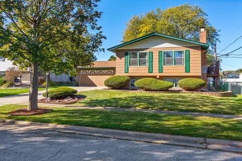 15208 Ventura St, Oak Forest, IL 60452