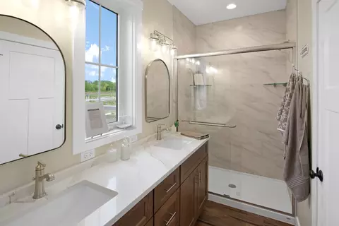 Bath - 7 Willow Way, Ottawa, IL 61350 photo 1 of 2
