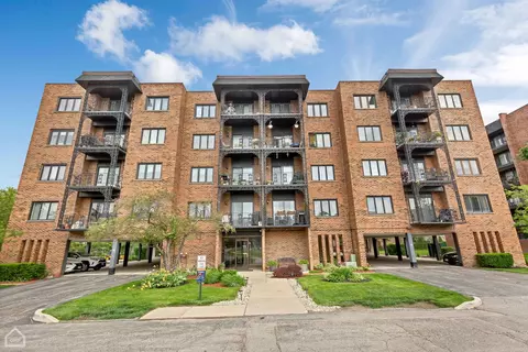 9342 Landings Ln #503, Des Plaines, IL 60016