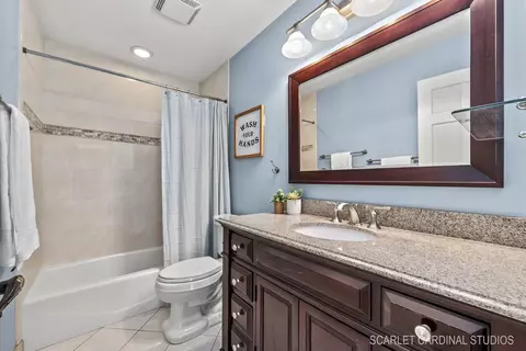 Bath - 2223 Stonegate Ln, Wheaton, IL 60189 photo 4 of 5