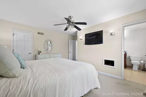 Bedroom - 2223 Stonegate Ln, Wheaton, IL 60189 photo 2 of 5