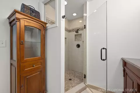 Bath - 2223 Stonegate Ln, Wheaton, IL 60189 photo 3 of 5