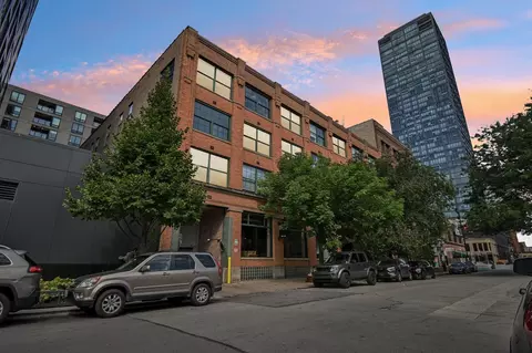 110 N Peoria St #302, Chicago, IL 60607