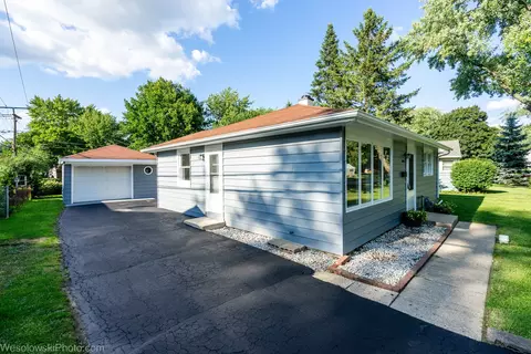 Exterior - 2904 Swallow Ln, Rolling Meadows, IL 60008 photo 3 of 8