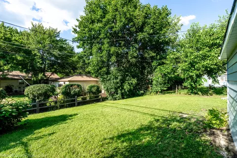 Exterior - 2904 Swallow Ln, Rolling Meadows, IL 60008 photo 6 of 8
