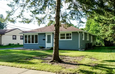 Exterior - 2904 Swallow Ln, Rolling Meadows, IL 60008 photo 1 of 8