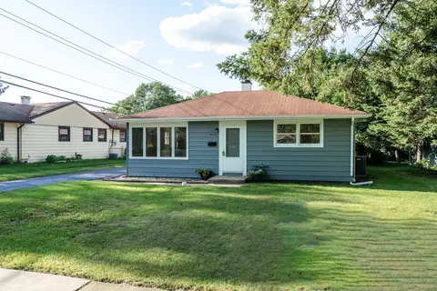 Exterior - 2904 Swallow Ln, Rolling Meadows, IL 60008 photo 2 of 8