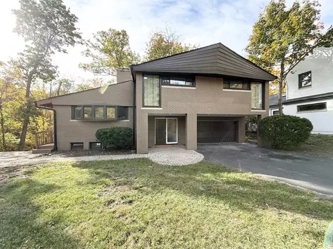 200 Ivy Ln, Highland Park, IL 60035