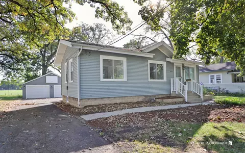 810 Center St, Mchenry, IL 60050