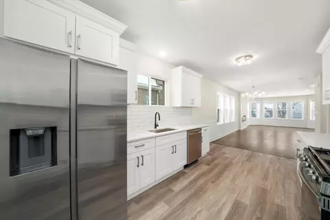 Entry Way - 10011 S Carpenter St, Chicago, IL 60643 photo 3 of 4