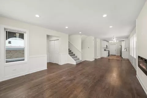Living - 10011 S Carpenter St, Chicago, IL 60643 photo 3 of 3